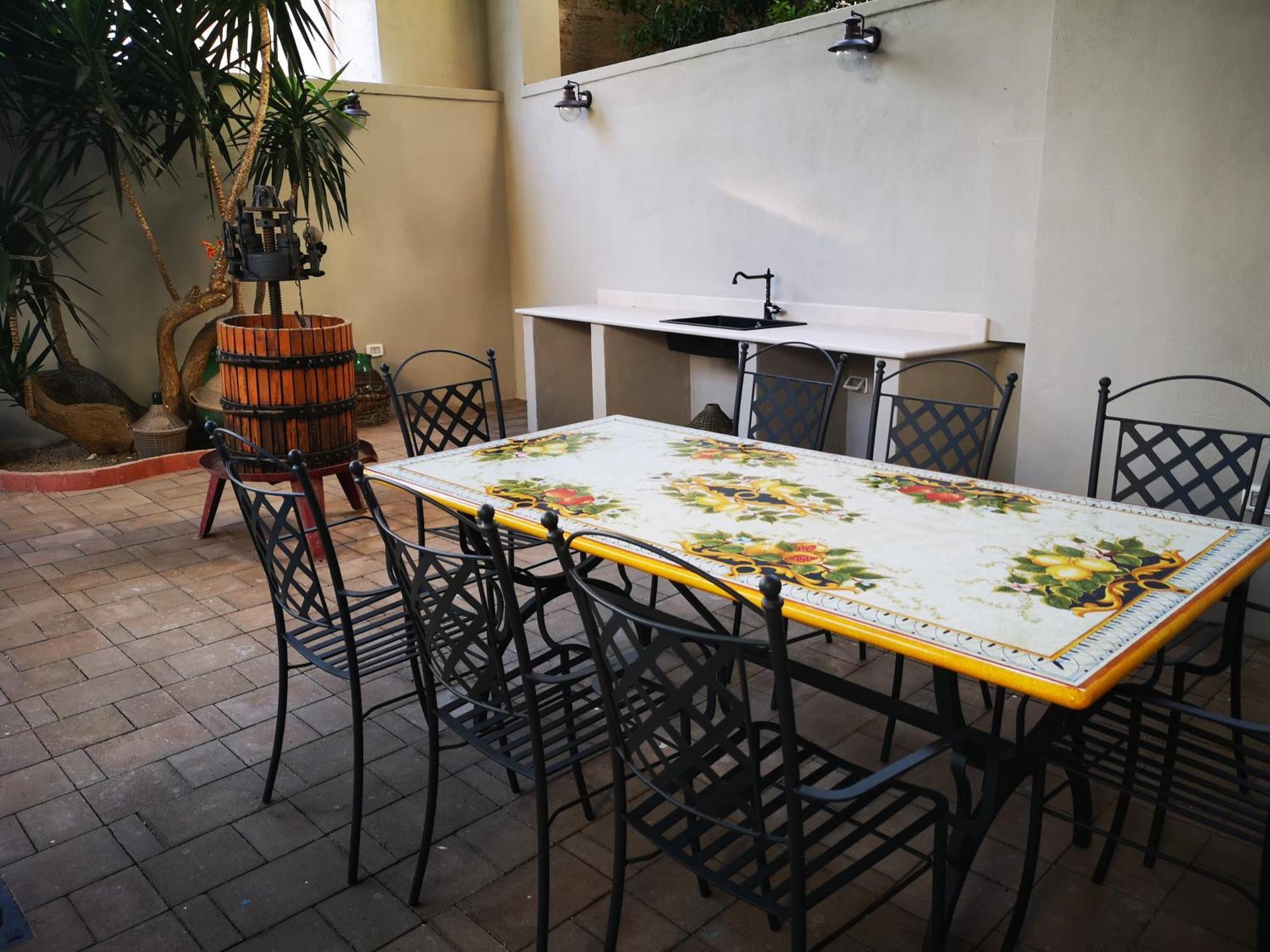 Palazzo Lagioia 2: Prestigioso Miniappartamento Triggiano Buitenkant foto